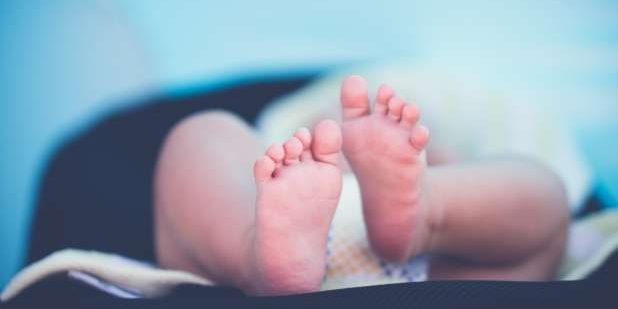 babys-feet